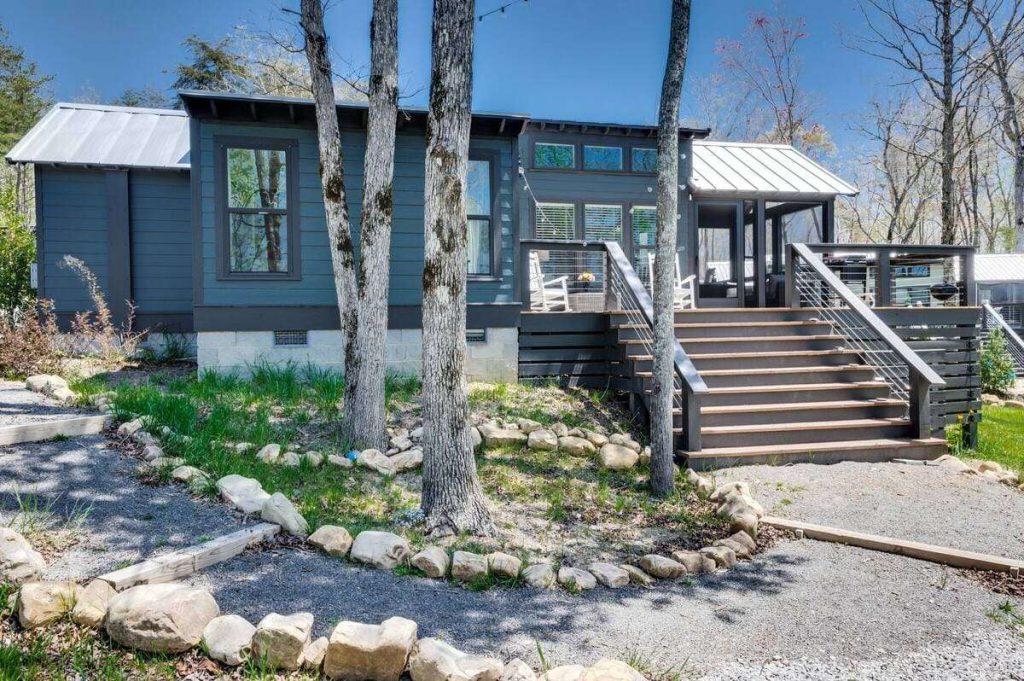 Wonderful Watercolor Tiny House İn The City Of Tracy (Detailed Image ...