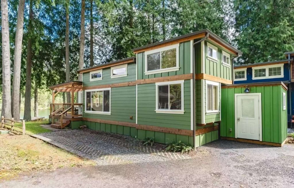 Curated visual reference: Fresh Look at Green Tiny House By The Lake